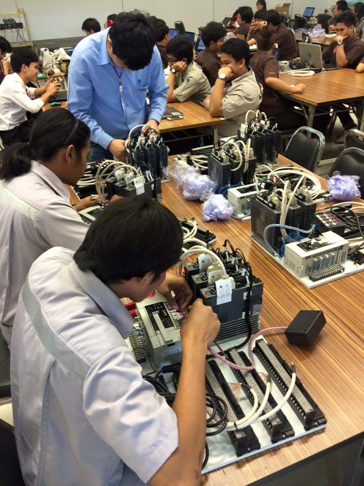 ขอแสดงความยินดีกับนักศึกษาสาขาเมคคาทรอนิกส์