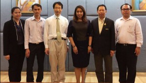 ให้การต้อนรับ DR.Seiichi KAWAHARA