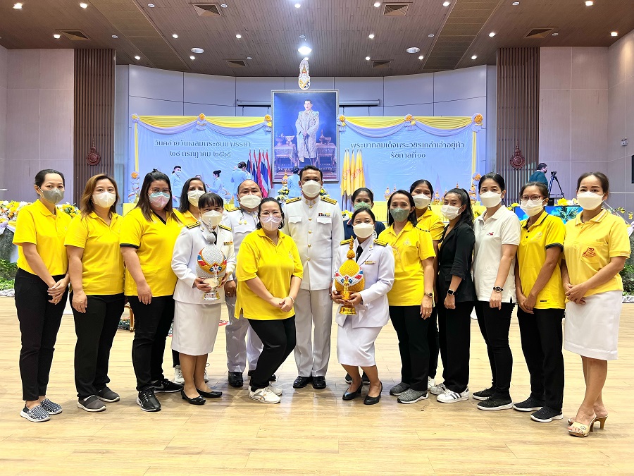 ผู้บริหาร คณาจารย์ เจ้าหน้าที่ และนักศึกษา คณะวิศวกรรมศาสตร์ เข้าร่วมพิธีลงนามถวายพระพรชัยมงคลอัญเชิญพานพุ่มถวายราชสักการะเนื่องในวันวันเฉลิมพระชนมพรรษาพระบาทสมเด็จพระเจ้าอยู่หัว (ร.10)