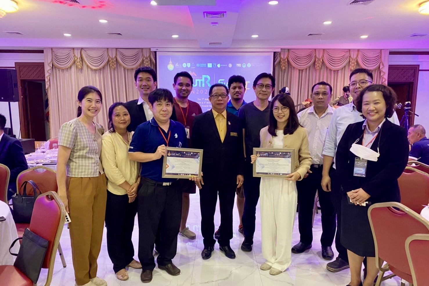 คณะวิศวกรรมศาสตร์ ขอแสดงความยินดีกับอาจารย์ที่ได้รับรางวัลบทความดีเด่น ในการประชุมวิชาการระดับชาติ มหาวิทยาลัยเทคโนโลยีราชมงคลรัตนโกสินทร์ ครั้งที่ 7 และการประชุมวิชาการระดับนานาชาติ มหาวิทยาลัยเทคโนโลยีราชมงคลรัตนโกสินทร์ ครั้งที่ 4 และ การประชุมวิชาการระดับนานาชาติ RICE ครั้งที่ 3