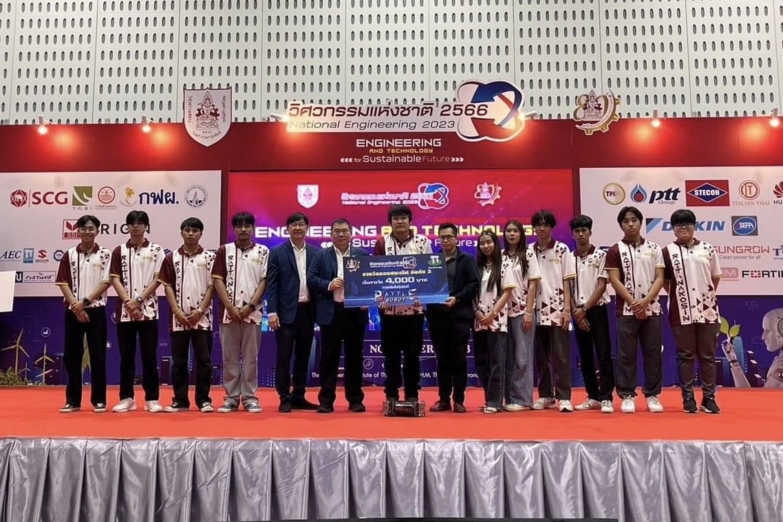 นักศึกษาทีม Angry bot จากชมรม Young Entrepeneurs for Industry Club ได้รับรางวัลรองชนะเลิศ อันดับ 3 ในรายการแข่งขันหุ่นยนต์ วสท battle robot 2566