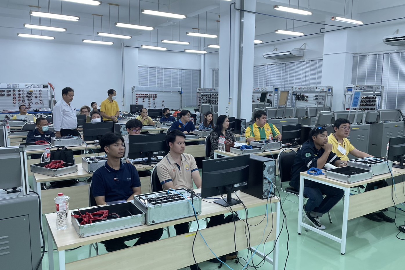 คณะวิศวกรรมศาสตร์ จัดอบรม หลักสูตร “การควบคุม ไฮดรอลิกและนิวเมติกไฟฟ้าด้วย PLC -HMI”