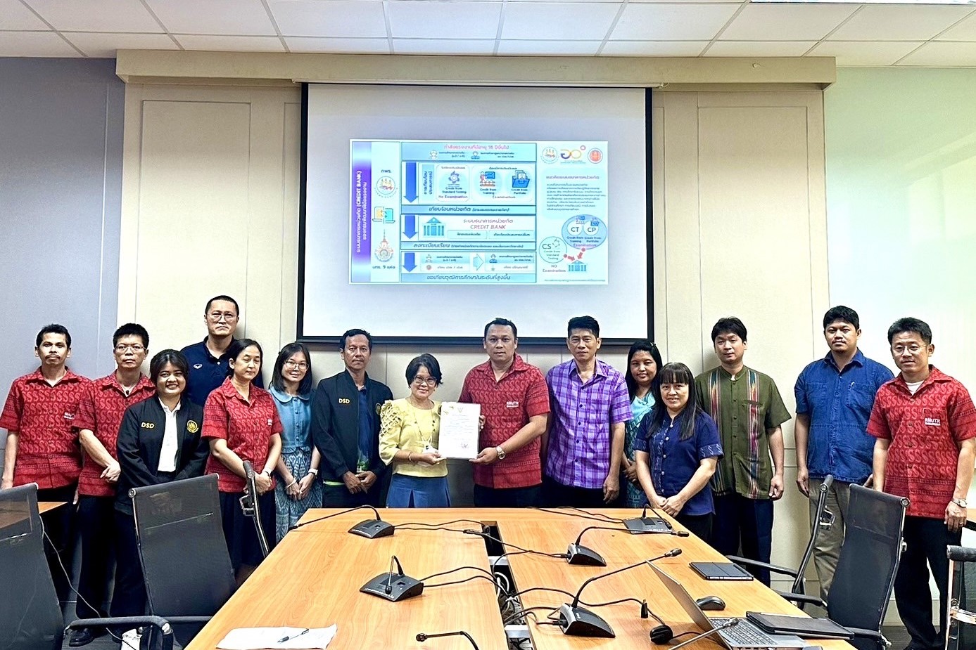 คณะวิศวกรรมศาสตร์ มหาวิทยาลัยเทคโนโลยีราชมงคลรัตนโกสินทร์ เข้าร่วมประชุมกับ สถาบันพัฒนาฝีมือแรงงาน 16 นครปฐม