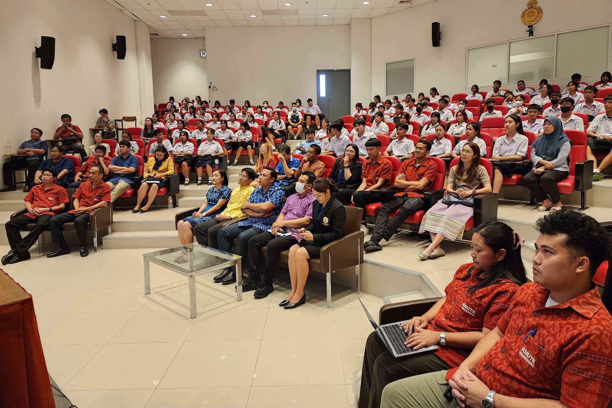 คณะวิศวกรรมศาสตร์ ให้การต้อนรับ คณะครู และนักเรียน จากโรงเรียนภัทรญาณวิทยา เข้าศึกษาดูงาน