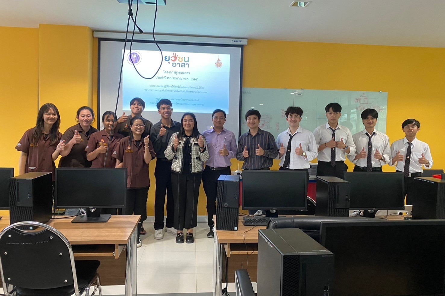 คณะวิศวกรรมศาสตร์และบริหารธุรกิจ ดำเนินโครงการยุวชนอาสา ประจำปีงบประมาณ 2567 ภายใต้ “โครงการอบรมเชิงปฏิบัติการใช้เทคโนโลยีและนวัตกรรมไปใช้ในกระบวนการแปรรูปต้นผักตบชวาสดให้เป็นต้นผักตบชวาแห้งแบบกลม”