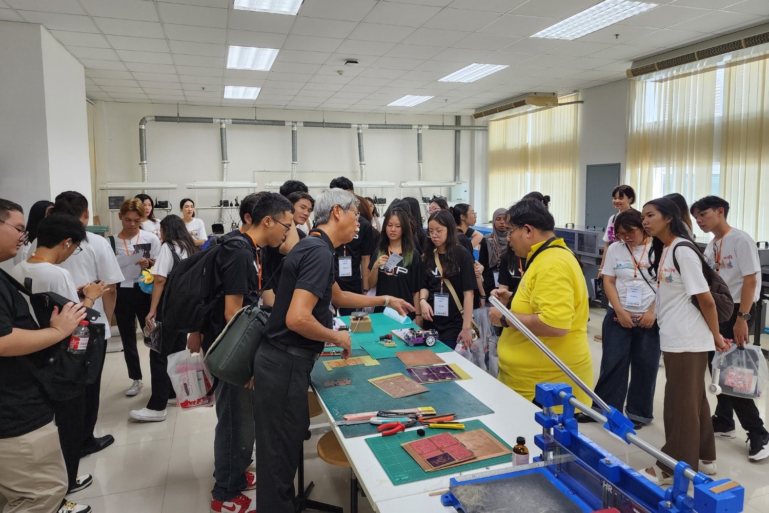 คณะวิศวกรรมศาสตร์ ให้การต้อนรับและนำเยี่ยมชมห้องปฏิบัติการ นักเรียนนักศึกษา จากโครงการ TF-SCALE 2024