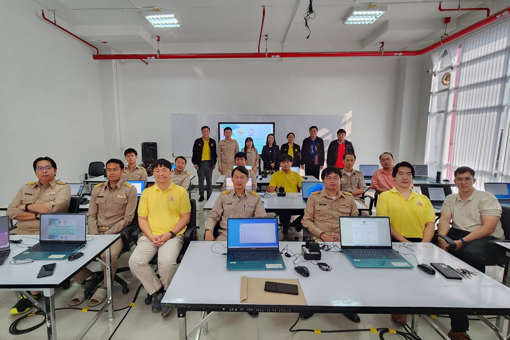 คณะวิศวกรรมศาสตร์ ร่วมกับกรมพัฒนาฝีมือแรงงาน จัดโครงการ “ฝึกอบรมเตรียมผู้ทดสอบมาตรฐานฝีมือแรงงาน สาขาช่างควบคุมด้วยโปรแกรมเมเบิลลอจิกคอนโทรลเลอร์ ระดับ 1”