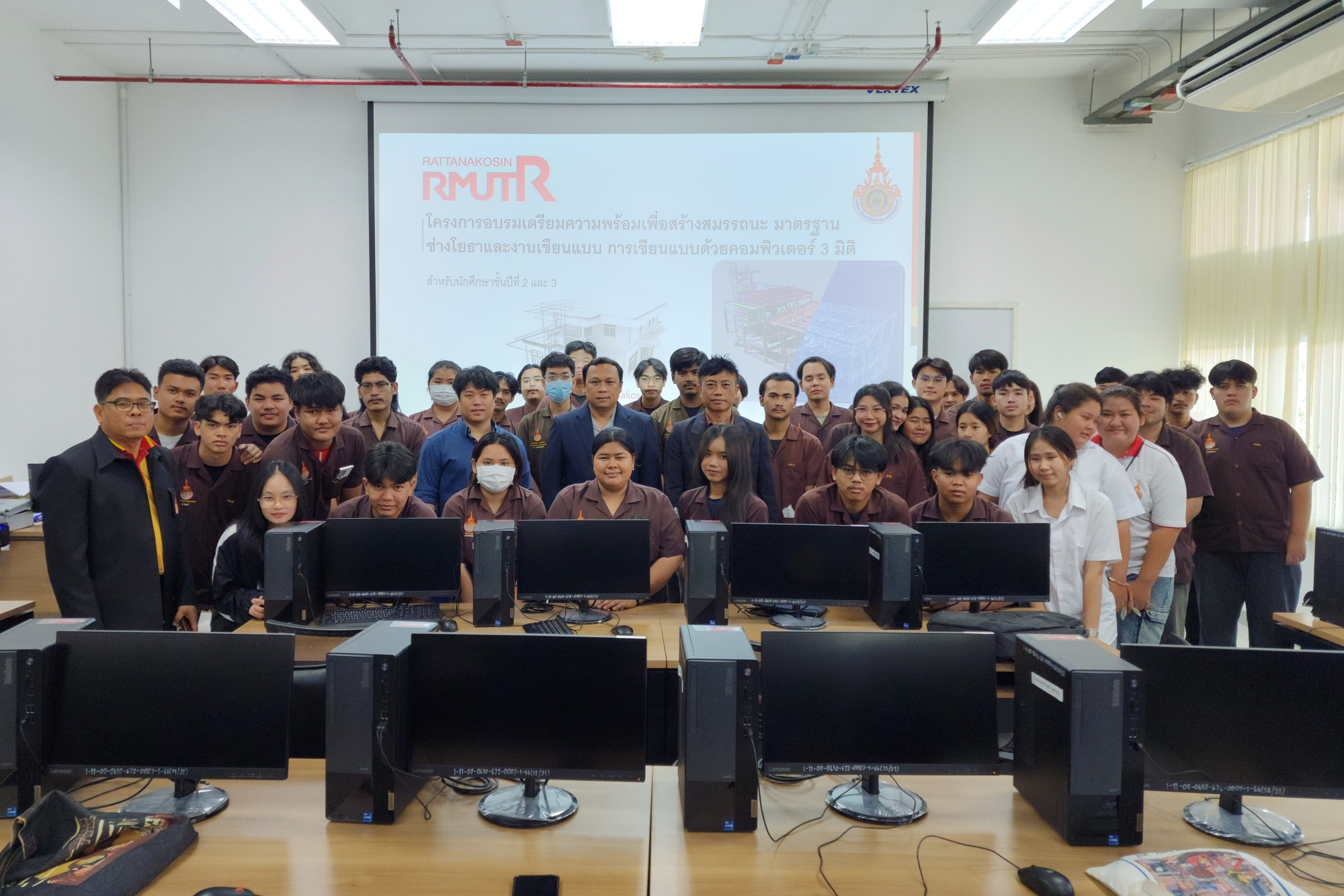 สาขาวิชาวิศวกรรมโยธา จัดโครงการอบรมเตรียมความพร้อมสำหรับนักศึกษาชั้นปีที่ 2 และ 3 เพื่อสร้างสมรรถนะ มาตรฐานช่างโยธาและงานเขียนแบบ การเขียนแบบด้วยคอมพิวเตอร์ 3 มิติ