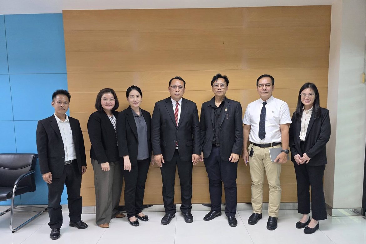 ผู้บริหารคณะวิศวกรรมศาสตร์ เข้าพบ ผู้ช่วยศาสตราจารย์ ดร. เจษฎาพร สถานทรัพย์ รองอธิการบดี เพื่อรับฟังนโยบายการบริหารด้านวิชาการ